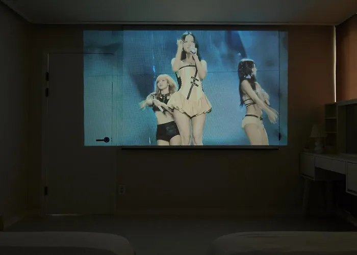 Apartment 강남, 강남역 도보8분, 4룸, 2층 전체사용, 최고의 위치, 가족여행, 호텔스위트, 독채, Seoul
