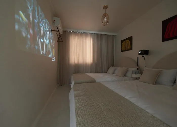 강남, 강남역 도보8분, 4룸, 2층 전체사용, 최고의 위치, 가족여행, 호텔스위트, 독채, Apartment *