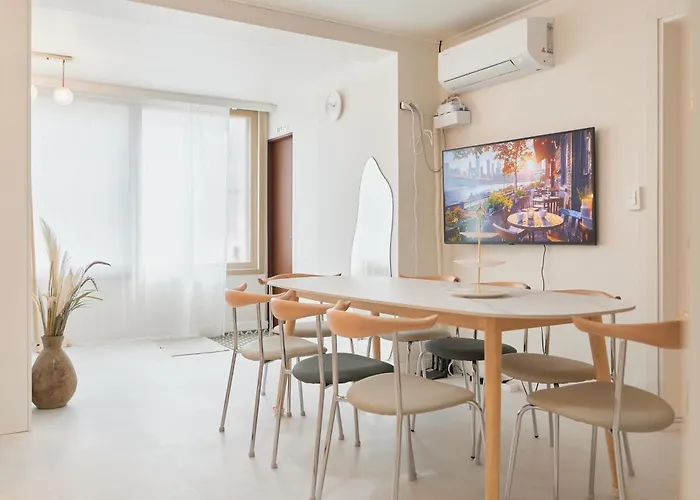 Apartment 강남, 강남역 도보8분, 4룸, 2층 전체사용, 최고의 위치, 가족여행, 호텔스위트, 독채,