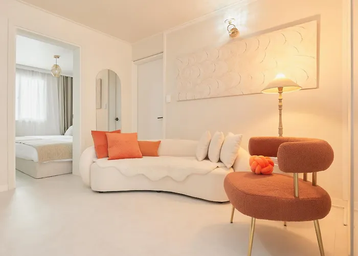 Apartment 강남, 강남역 도보8분, 4룸, 2층 전체사용, 최고의 위치, 가족여행, 호텔스위트, 독채, *