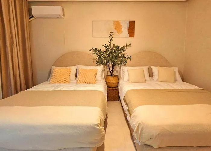강남, 강남역 도보8분, 4룸, 2층 전체사용, 최고의 위치, 가족여행, 호텔스위트, 독채,