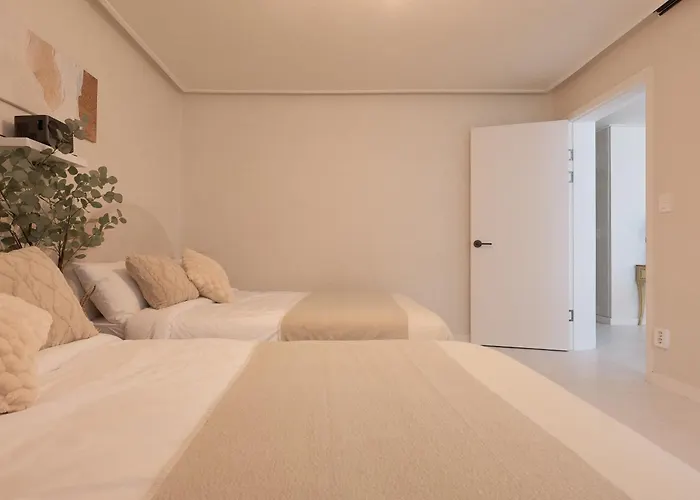 Apartment 강남, 강남역 도보8분, 4룸, 2층 전체사용, 최고의 위치, 가족여행, 호텔스위트, 독채,