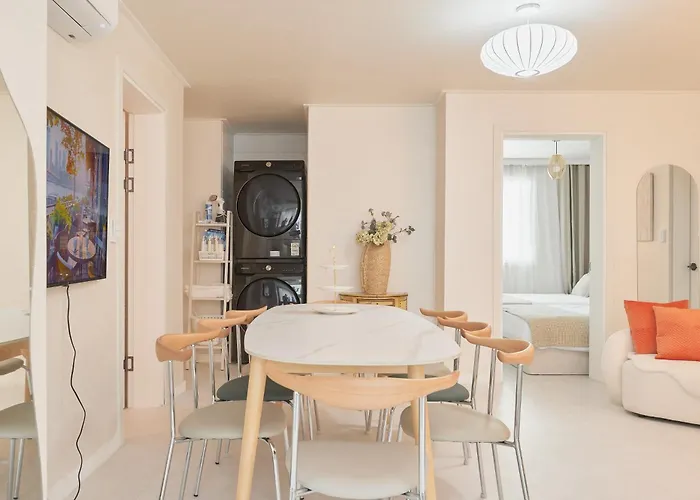 Apartment 강남, 강남역 도보8분, 4룸, 2층 전체사용, 최고의 위치, 가족여행, 호텔스위트, 독채,