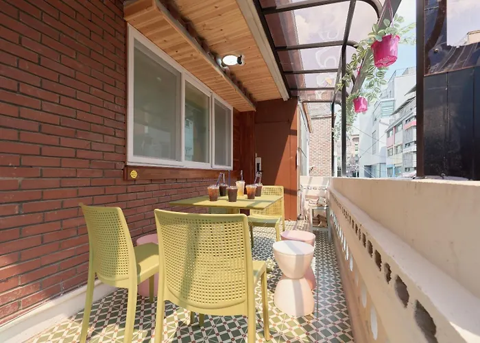 강남, 강남역 도보8분, 4룸, 2층 전체사용, 최고의 위치, 가족여행, 호텔스위트, 독채, Apartment Seoul