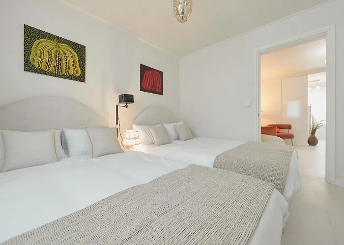 Apartment 강남, 강남역 도보8분, 4룸, 2층 전체사용, 최고의 위치, 가족여행, 호텔스위트, 독채,