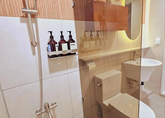 강남, 강남역 도보8분, 4룸, 2층 전체사용, 최고의 위치, 가족여행, 호텔스위트, 독채, *