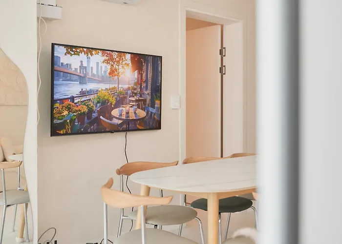 Apartment 강남, 강남역 도보8분, 4룸, 2층 전체사용, 최고의 위치, 가족여행, 호텔스위트, 독채, Seoul