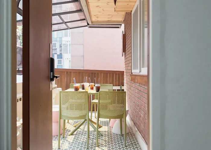 강남, 강남역 도보8분, 4룸, 2층 전체사용, 최고의 위치, 가족여행, 호텔스위트, 독채,