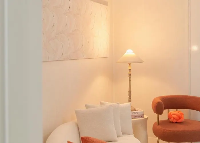 Apartment 강남, 강남역 도보8분, 4룸, 2층 전체사용, 최고의 위치, 가족여행, 호텔스위트, 독채, Seoul