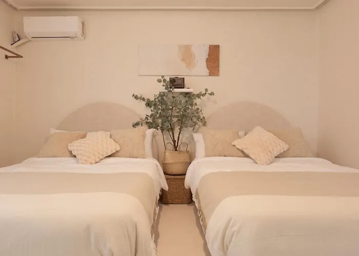 Apartment 강남, 강남역 도보8분, 4룸, 2층 전체사용, 최고의 위치, 가족여행, 호텔스위트, 독채, Seoul